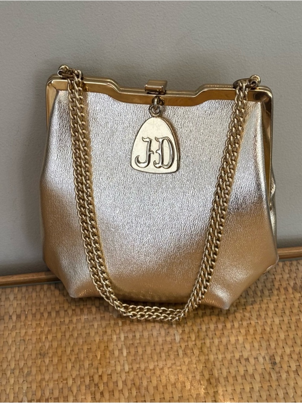 Gorgeous Vintage JD gold metallic evening purse in as new condition!!